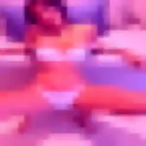 Hajar, 26 ans, connectée à Cancale pour une rencontre coquine