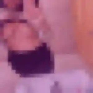 Monique, 21 ans, disponible à Châteaubourg pour une rencontre coquine