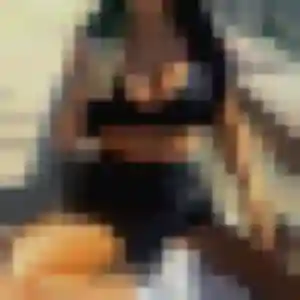 Francine, 27 ans, connectée à Châteaulin pour une rencontre coquine